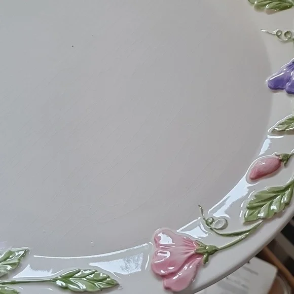 Vintage floral cake serving plates 3 piece set - Picture 7 of 13